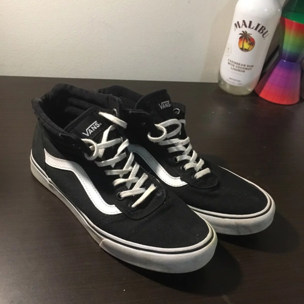 Black sk8-hi Vans